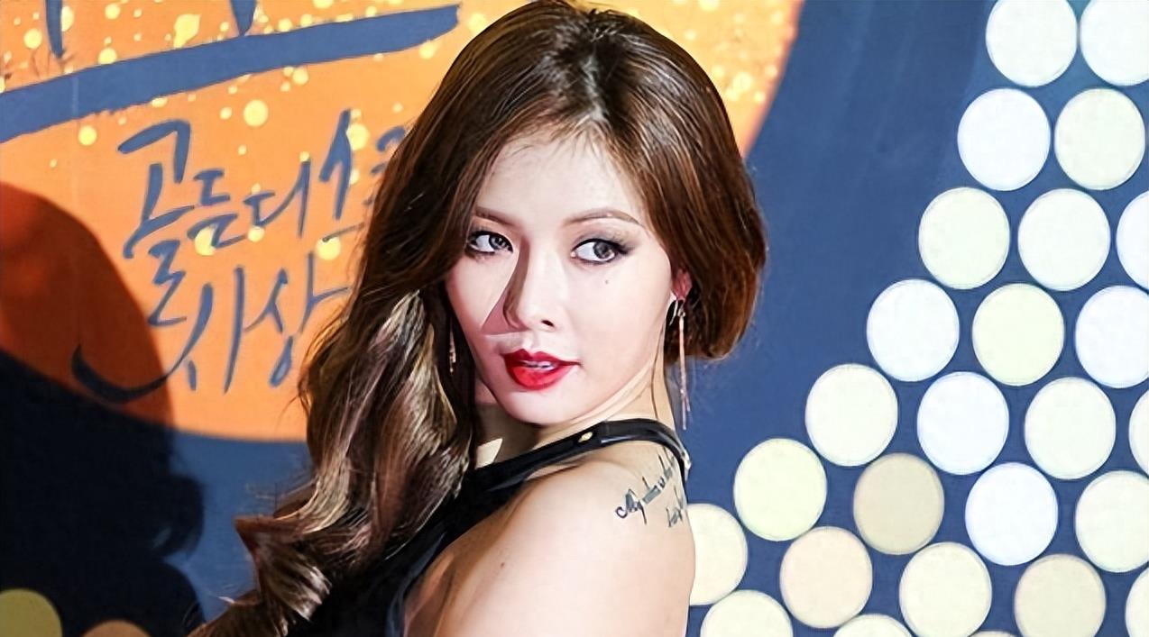 女明星脱了内裤图片_女明星着装暴露争议_金泫雅时尚自由批评