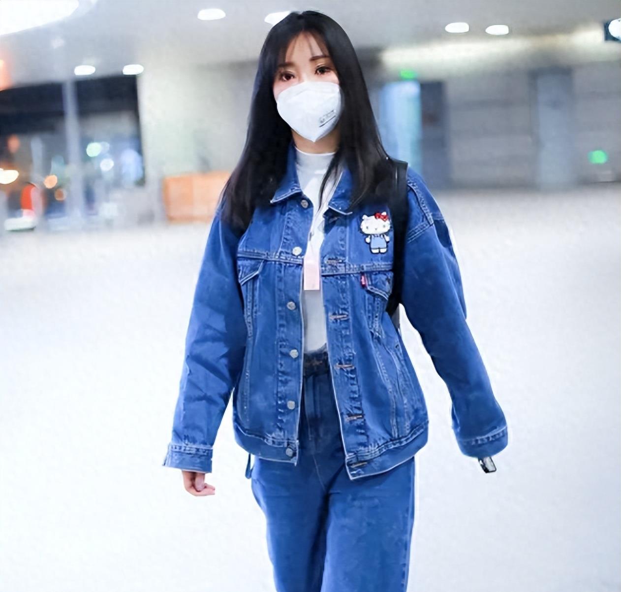女明星脱了内裤图片_金泫雅时尚自由批评_女明星着装暴露争议