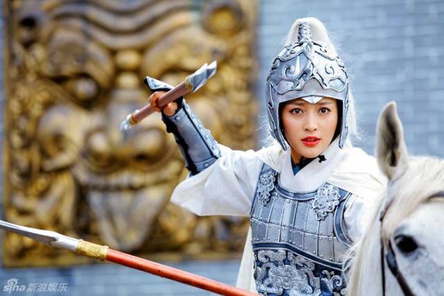 女明星穿铠甲_女明星穿盔甲_古装剧女将军