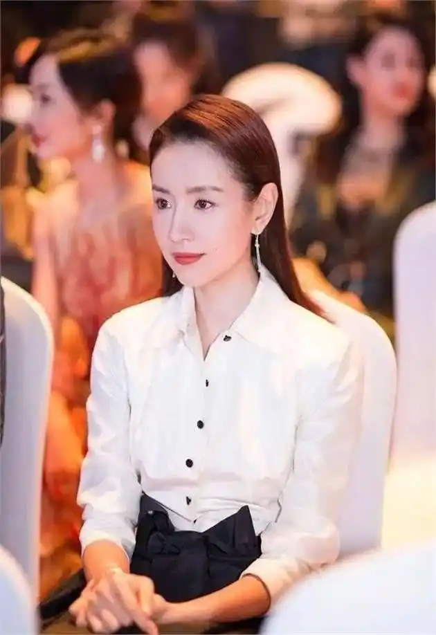 小骨架女明星_身材娇小气质出众女明星_小个子美女惊艳合照